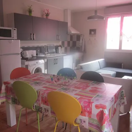 Chez Martine Cote Jardin -cote Canal