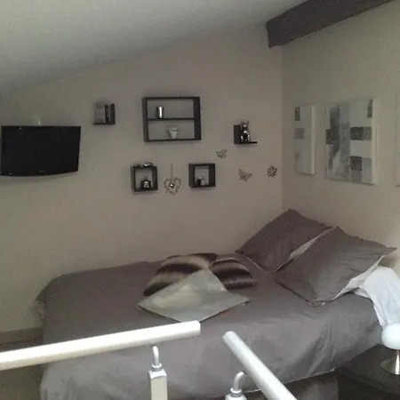 Chez Martine Cote Jardin -cote Canal Bed & Breakfast *